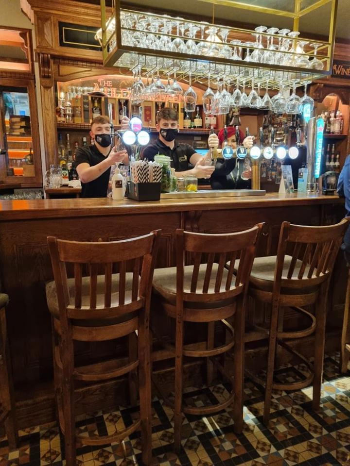 The Canalside B&B At The Auld Shebeen Bar アシー エクステリア 写真